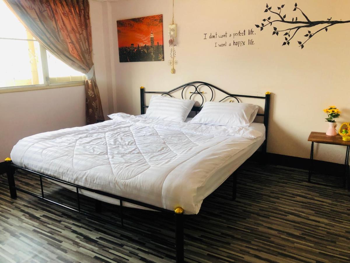 Sofia Hostel Чианг Рай Екстериор снимка